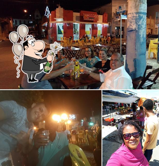 O Pizzaria Pierina Lounge Bar tem um espaço para hospedar um banquete de casamento