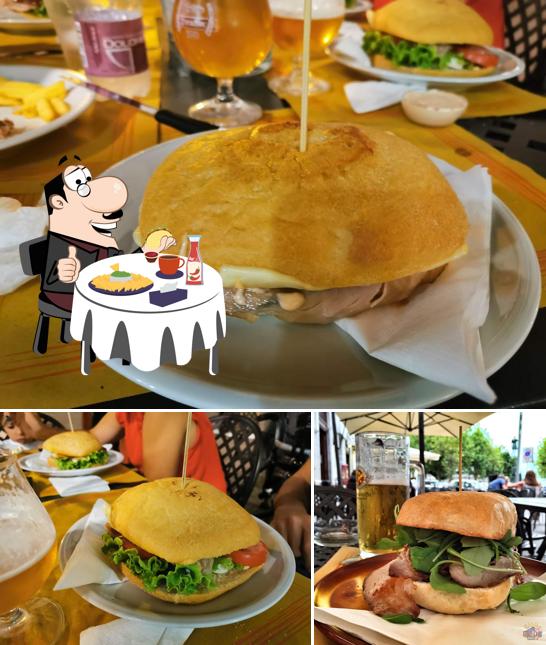 Hamburger al Footlights Bar Trieste