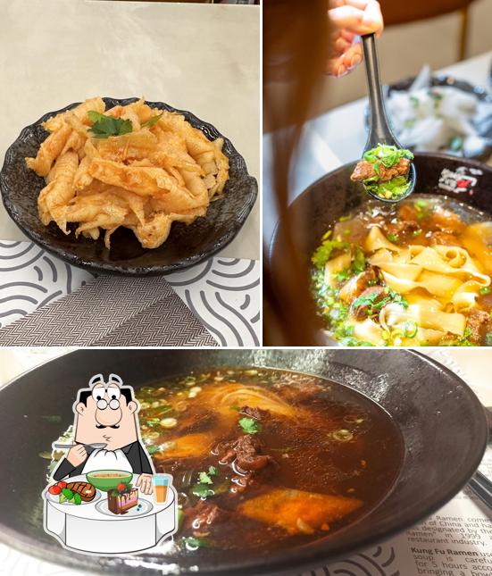 Zuppa calda e acida al Kung Fu Ramen