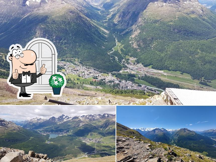 Goditi la vista dagli esterni di Segantinihütte