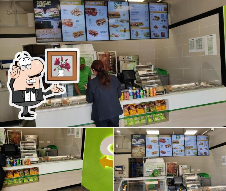 Take a seat at one of the tables at Subway Vidyadhar Nagar Jaipur