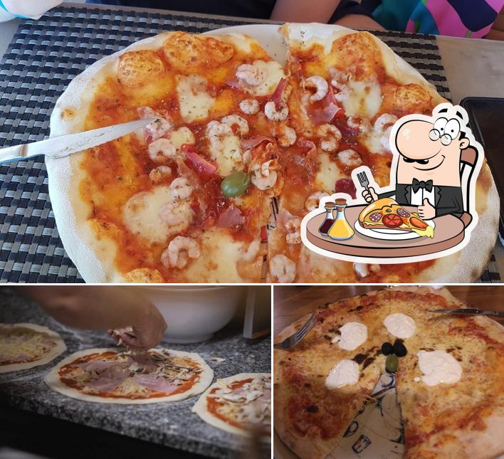 Scegli una pizza a Pizza & Steak house RIVA Rogoznica
