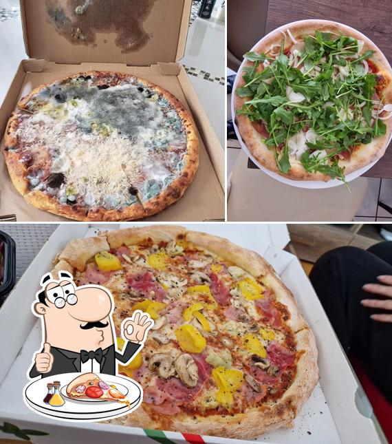 Ordina una pizza a Avanti Bistro, Café, Bar