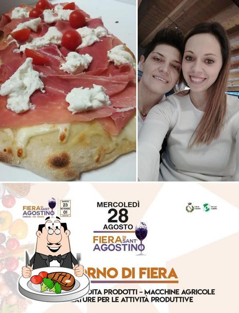 Prenditi i piatti di carne a Pizza Shop