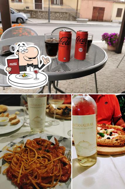 Tra le diverse cose da Cantina Del Vermentino - Monti via San Paolo 1 - PUNTI VENDITA OLBIA:VIA si possono trovare la cibo e interni