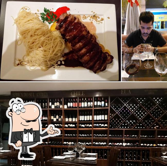 O interior do Di Vino Vinho & Gourmet