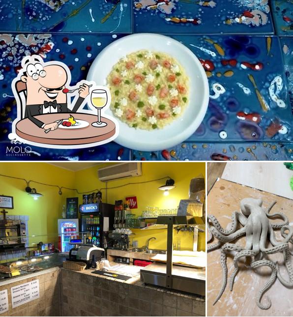 Cibo al PIZZERIA MONDO PIZZA AL TAGLIO E AL TAVOLO DI MARTINI ROBERTO