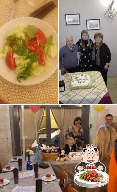 Guarda la foto che presenta la cibo e tavolo da pranzo di Nuova trattoria Bella Napoli