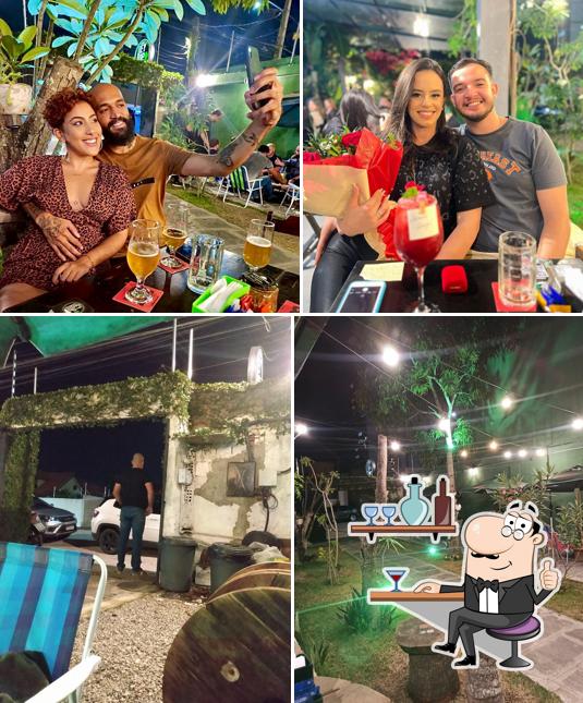 A interior e exterior do restaurante