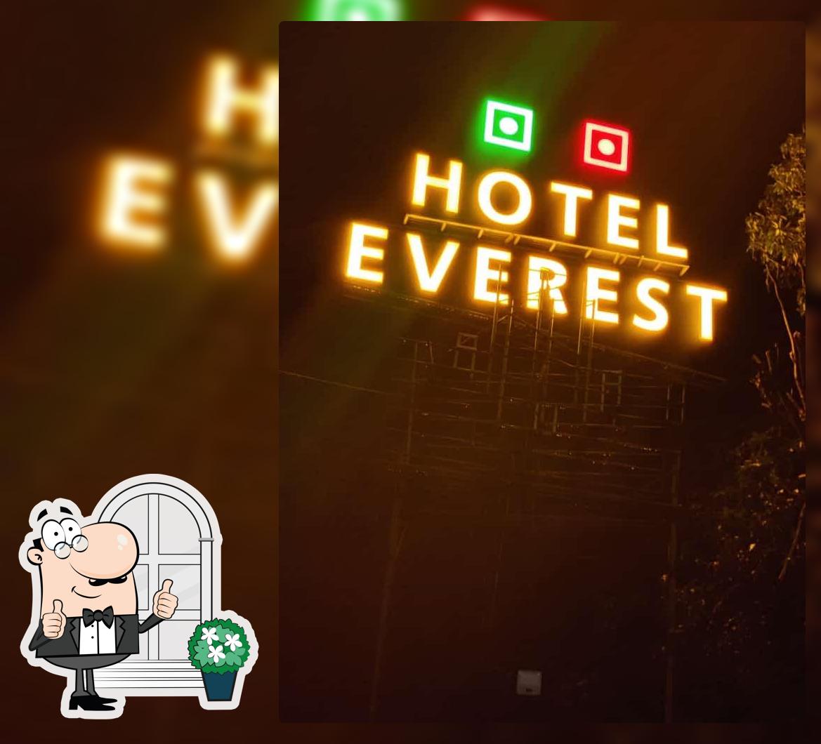 HOTEL EVEREST