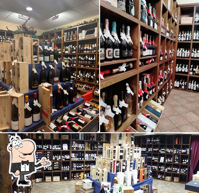 Questa è la foto che presenta la interni e vino di Recchioni Srl