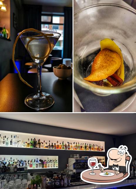 La immagine di cibo e bancone da bar da The Botanist