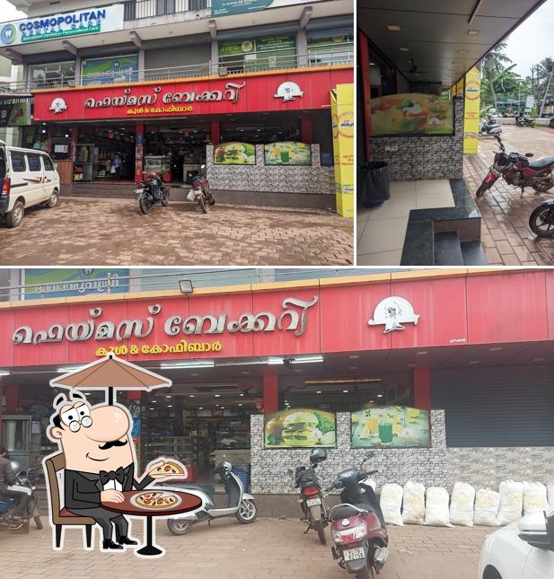 The exterior of FAMOUS BAKERY MOOZHIKKAL