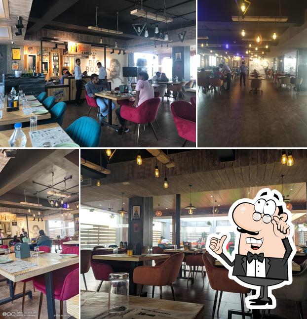 The interior of Hi wood cafe Hotel Big Boss