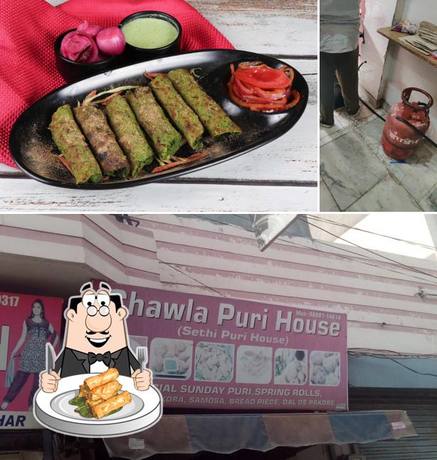 Spring rolls at Chawla Snacks