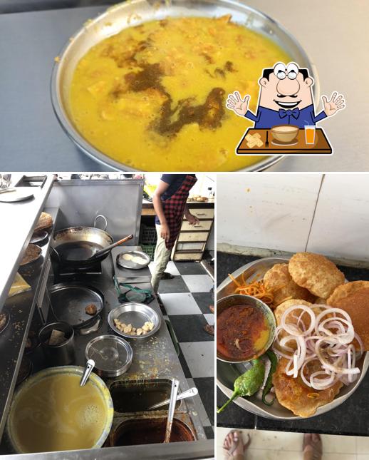 Food at Vahe Guru Dal Pakwan (वाहे गुरु दाल पकवान)