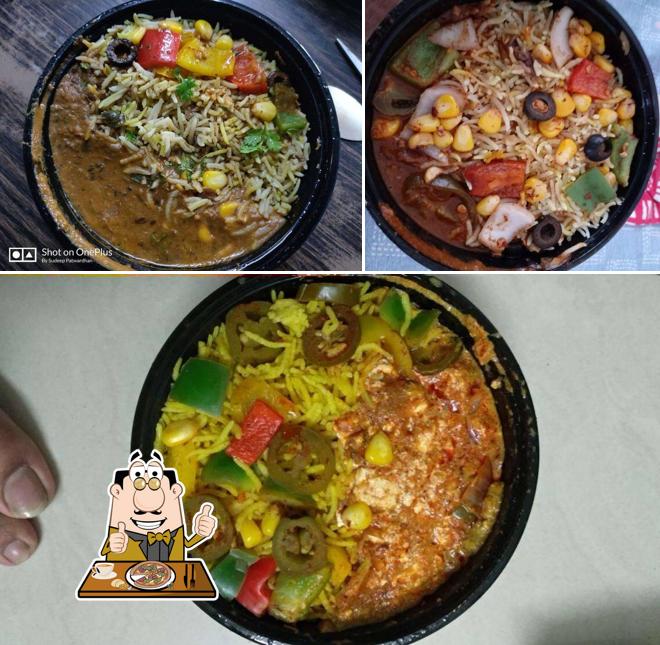 At The Good Bowl, you can get pizza