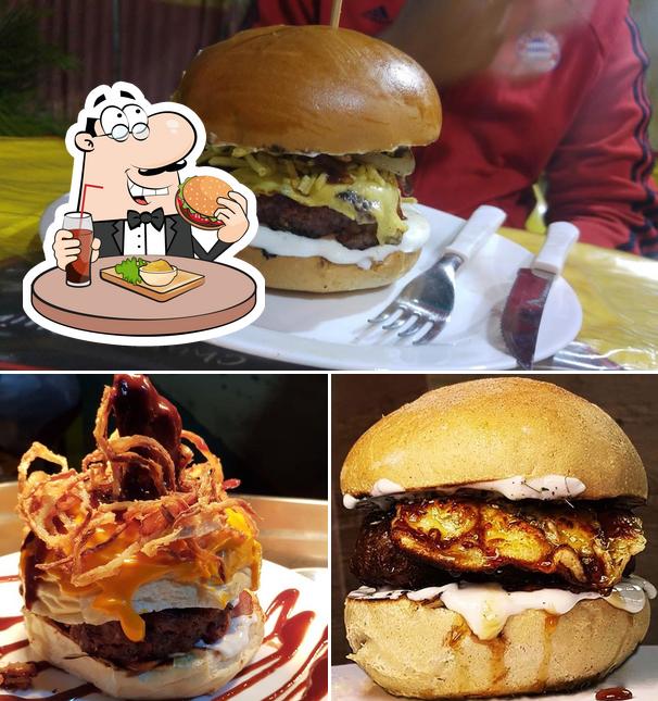 Experimente um dos hambúrgueres servidos no Churrasquinho Bom Apetite