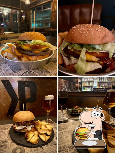 Prova un hamburger a Kopper Pub