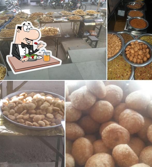 Meals at Mathura lal namkeen