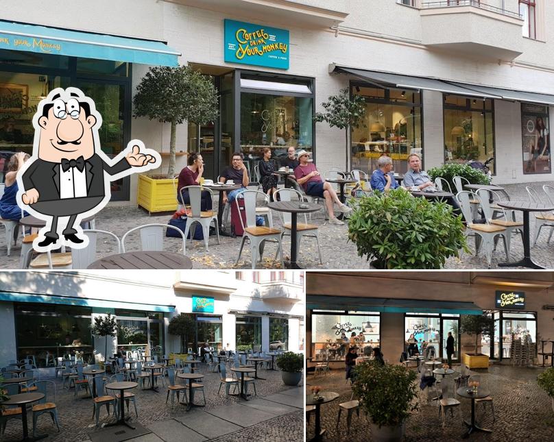 Installez-vous à l'une des tables de coffee drink your monkey