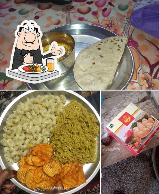 Food at Agra Chat Wale