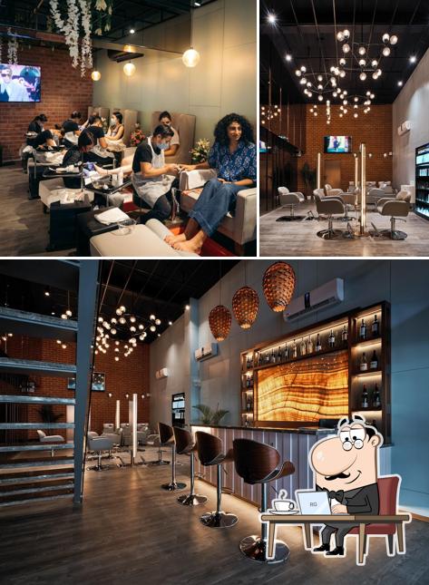 Check out how Blown - Salon - Vittal Mallya Road looks inside