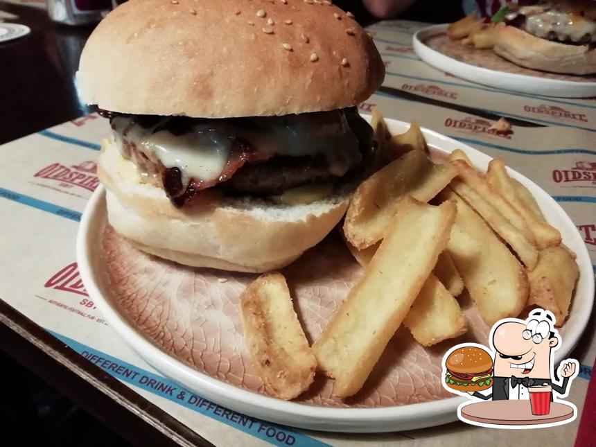 Gli hamburger di Old Spirit Authentic Football Pub Est. 2011 potranno incontrare i gusti di molti