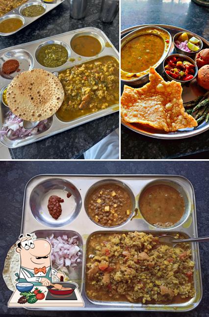 Chicken curry at Mahadev dining hall