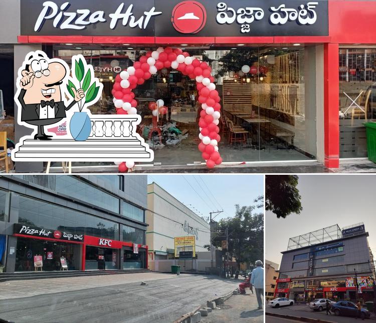 The exterior of Pizza Hut Kachiguda, Hyderabad