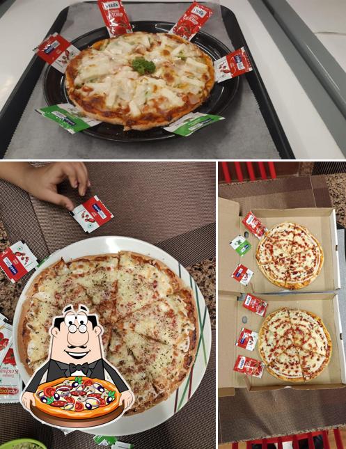 Pick pizza at Kutchi Maani