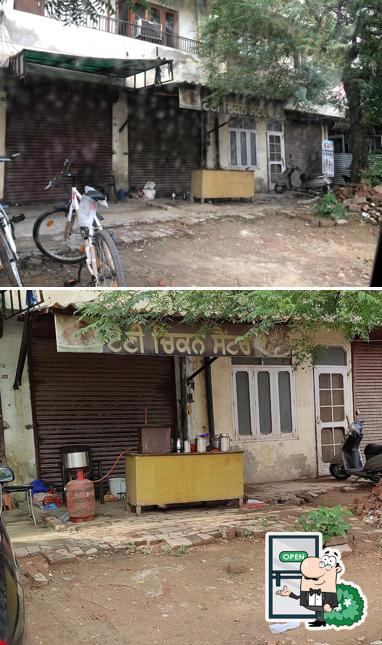 The exterior of Mata ji tea stall