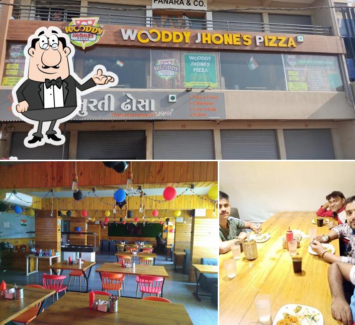 The interior of Wooddy Jhones Pizza