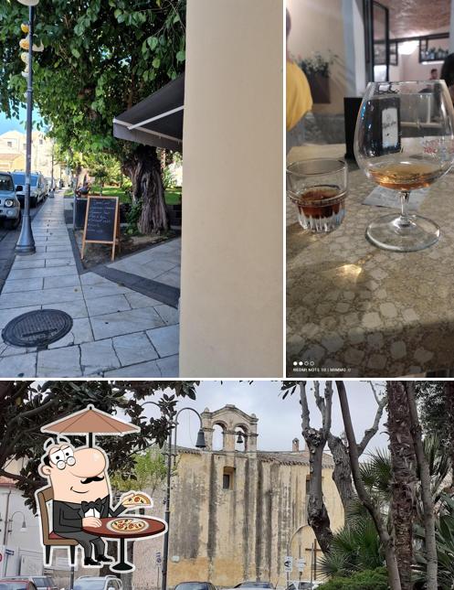 La foto di esterno e cibo da Domus Caffè