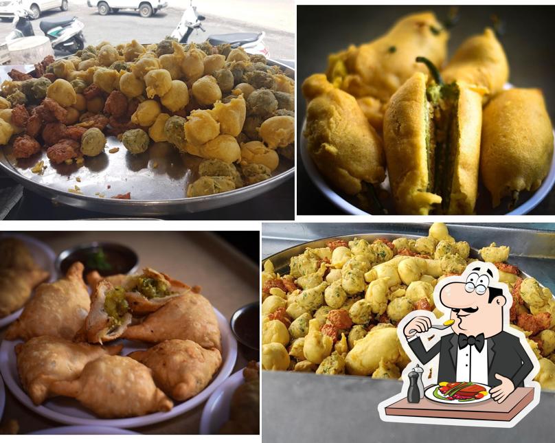Food at Jai Siyaram Bhajiyawala