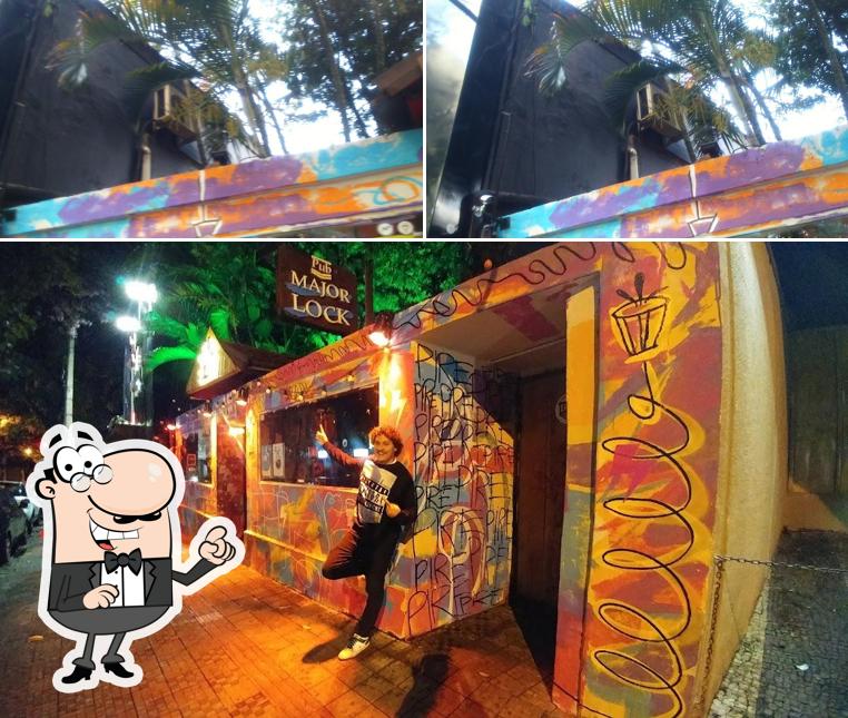 Desfrute da vista do exterior Major Lock Pub