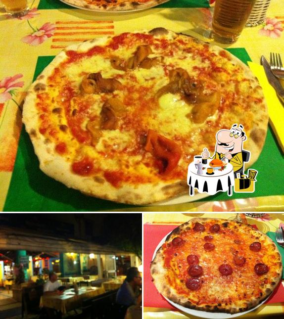 La cibo e bancone da bar del ristorante