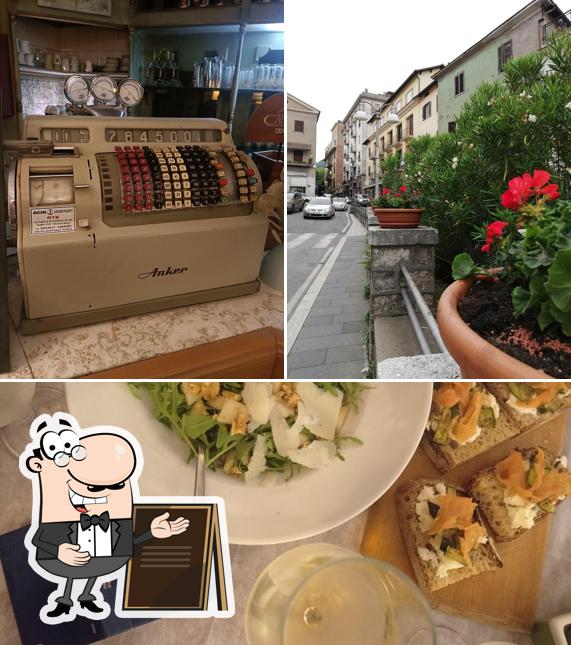 Dai un’occhiata alla foto che presenta la esterno e cibo di Ristorante I Tre Bruschettieri