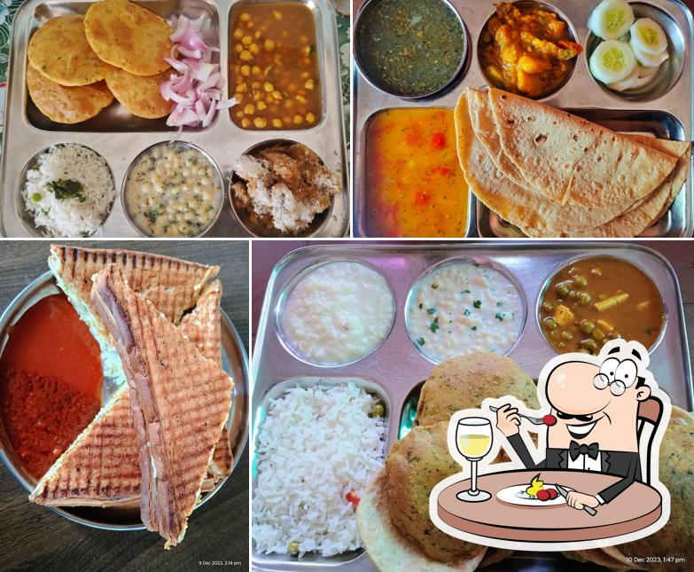 Meals at Mom's Kitchen, Saket nagar