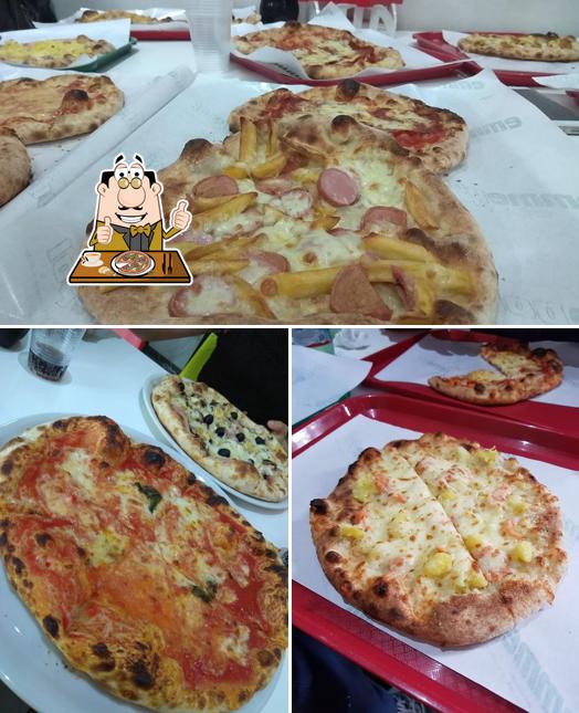 A Pizzeria Alpachino, puoi provare una bella pizza