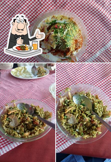 Food at Vishal Namkeen