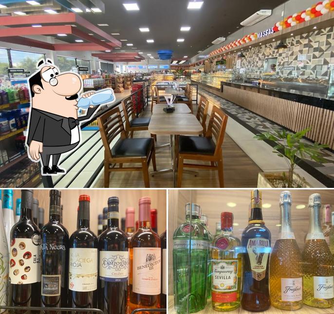 Entre diferentes coisas, bebida e interior podem ser encontrados no RIOS DELICATÉSSEN