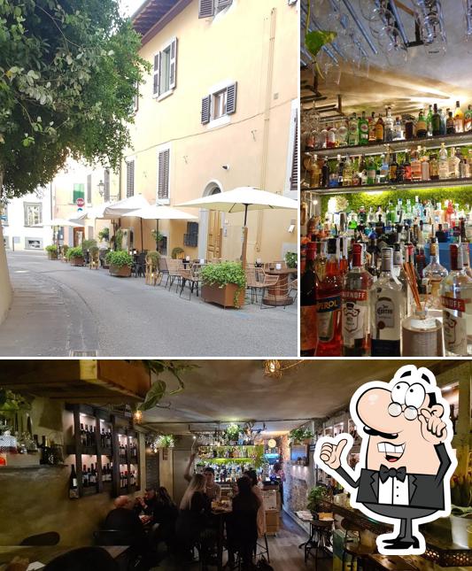 Questa è la immagine che presenta la interni e esterno di Wineria Aperitivino