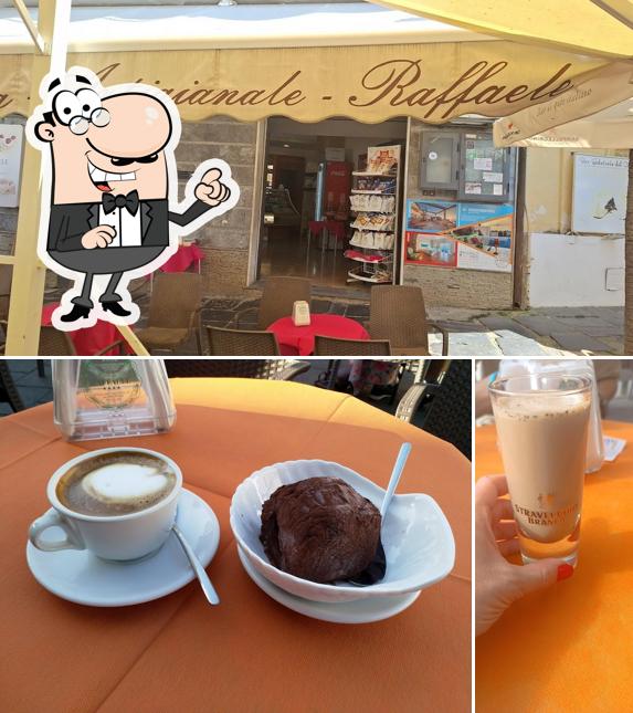 La foto di interni e bevanda da Pasticceria gelateria Raffaele