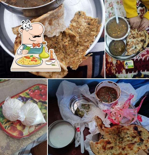 Food at Amritsarii Kulcha