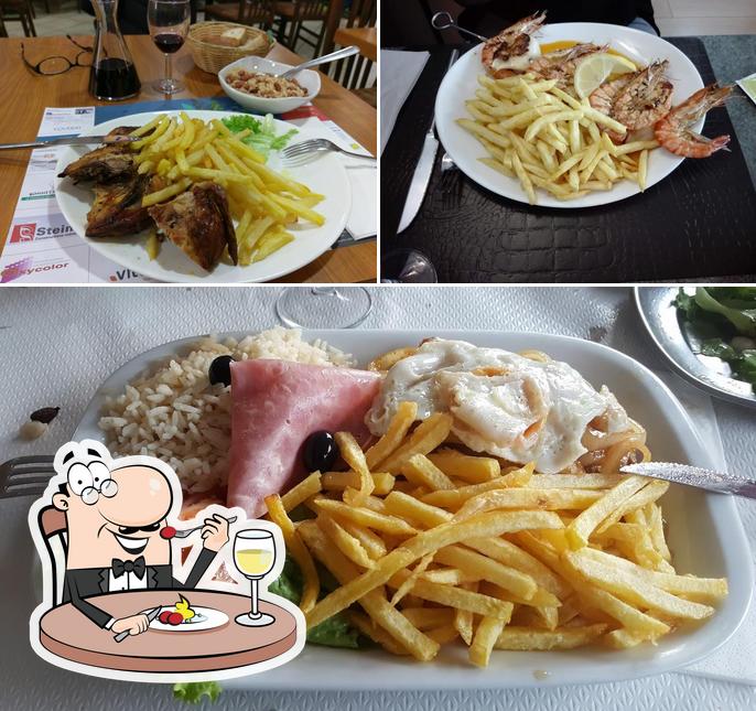 La foto della cibo e interni di Café-Restaurant Porto