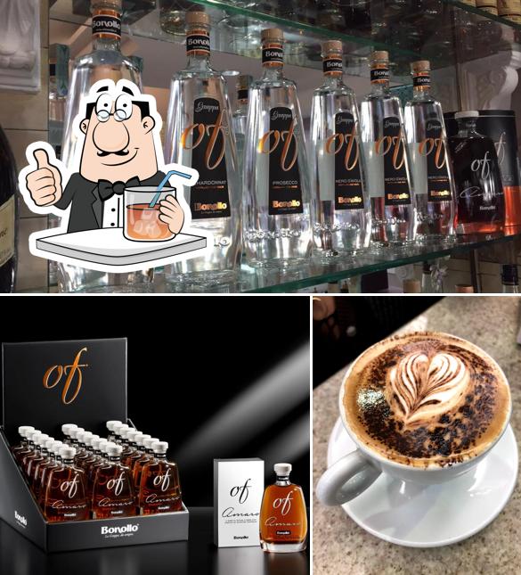 Goditi un drink dal menu