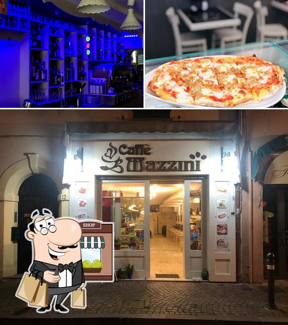 Caffè Mazzini si caratterizza per la esterno e pizza