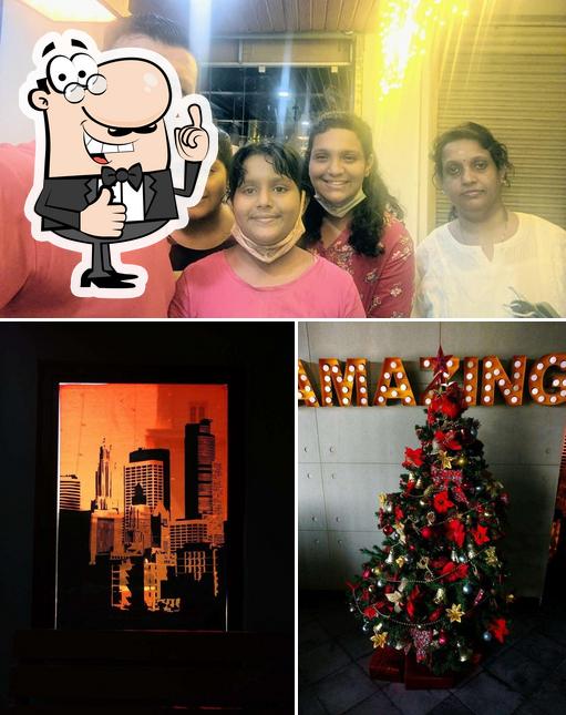 Look at the photo of Pizzeria