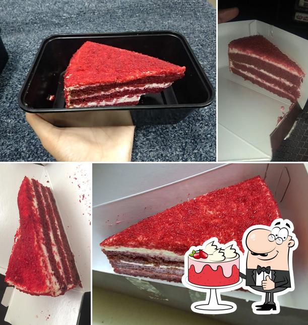 Red velvet cake at Sweet Truth JB Nagar